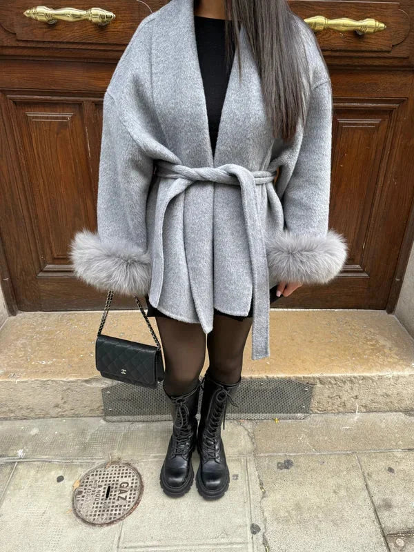Rebecca | cappotto con cintura e maniche in peluche