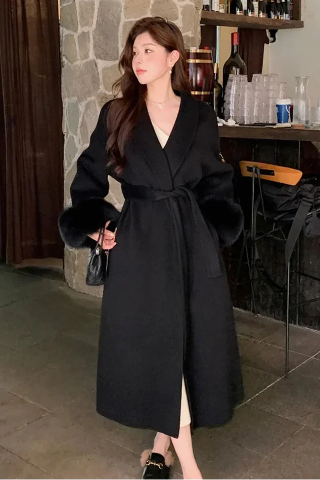 Marta | cappotto lungo con cintura e maniche in pelliccia